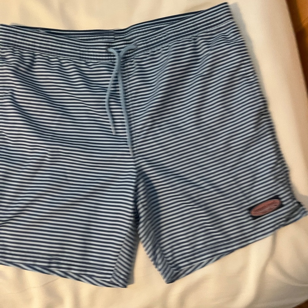 Vineyard Vines 7” Men’s Chappy Swim Trunks Navy and Light Blue Striped Shorts